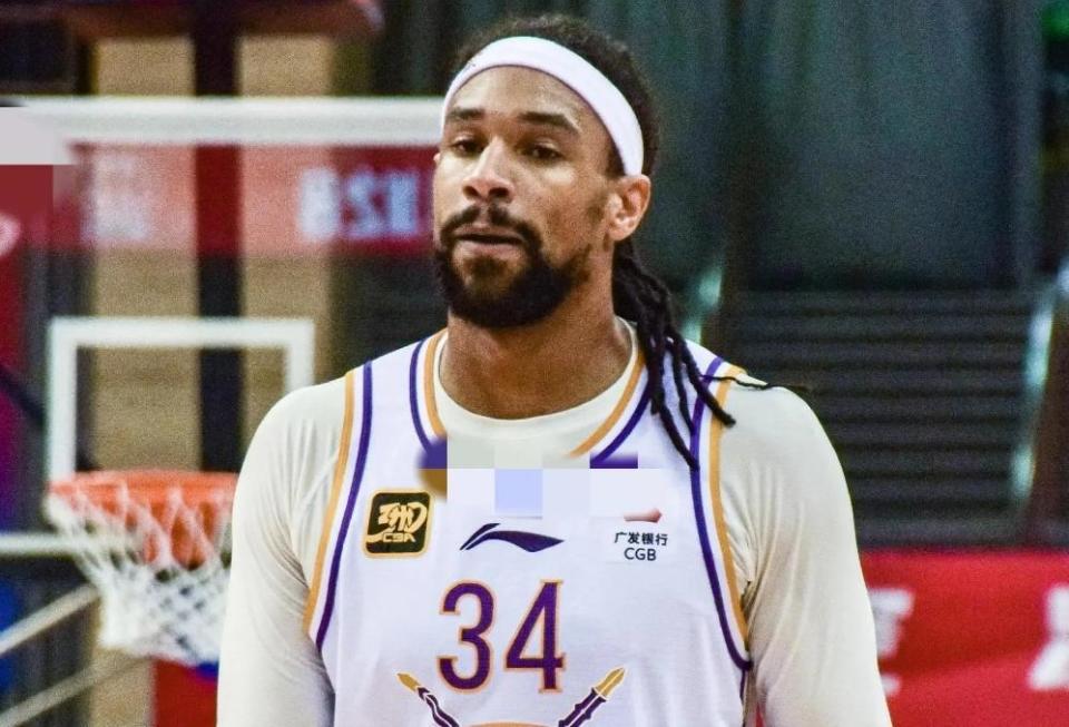 并与大外援, 洛夫顿完成