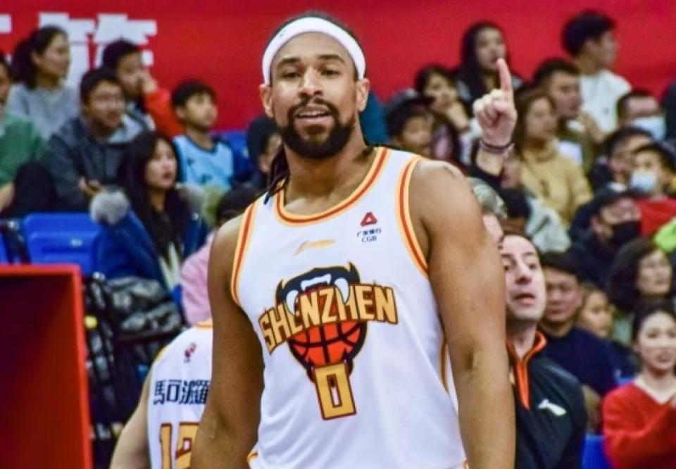 萨林杰在身, 外援问题成