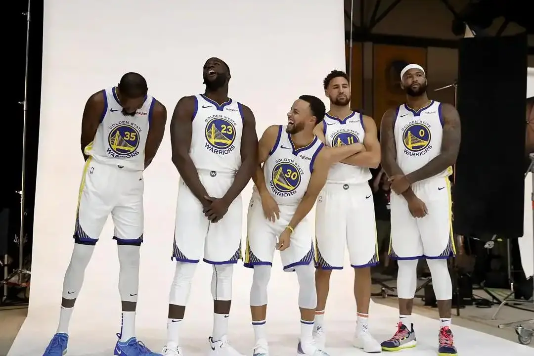 兄弟篮球持 兄弟篮球持